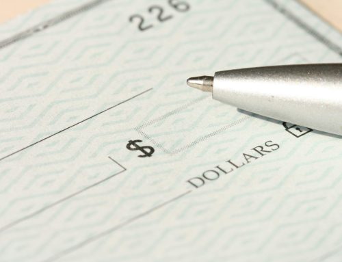 Quand et comment un employeur peut-il opérer une retenue sur salaire en droit du travail congolais ?
